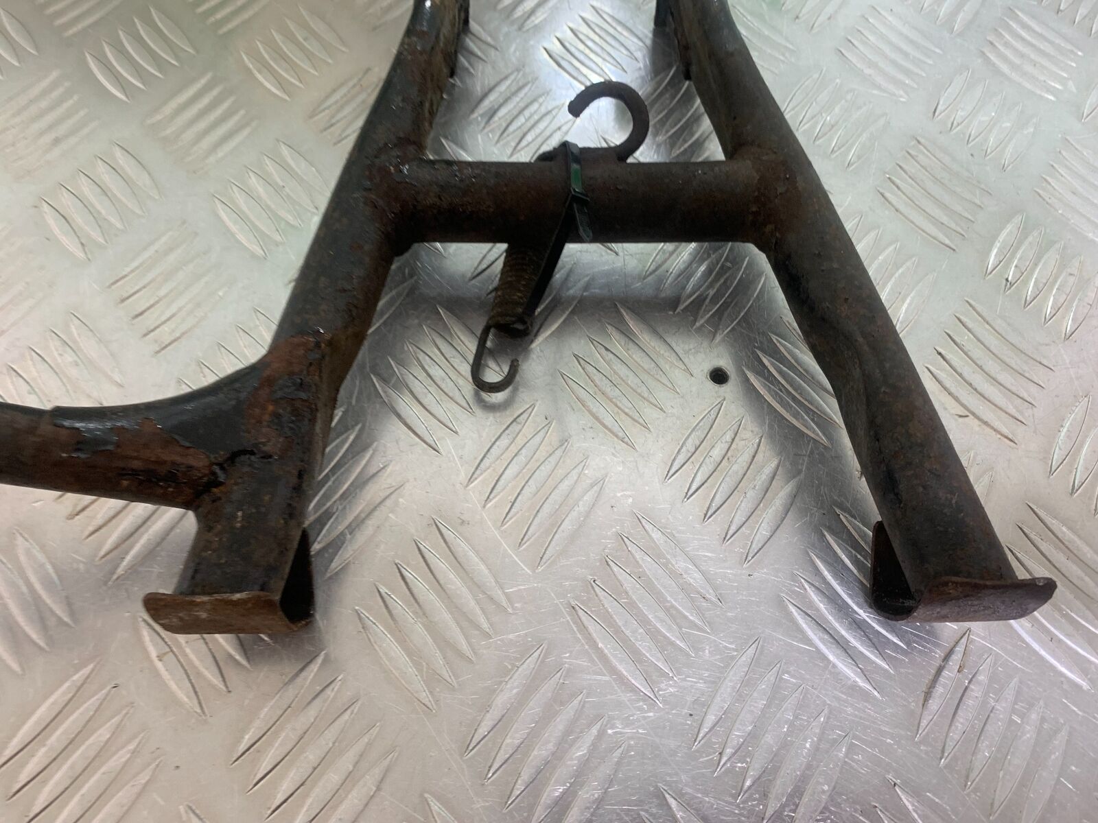 KAWASAKI ZR 750 ZEPHYR CENTER STAND   YEAR 1991-95 (CMB1008)