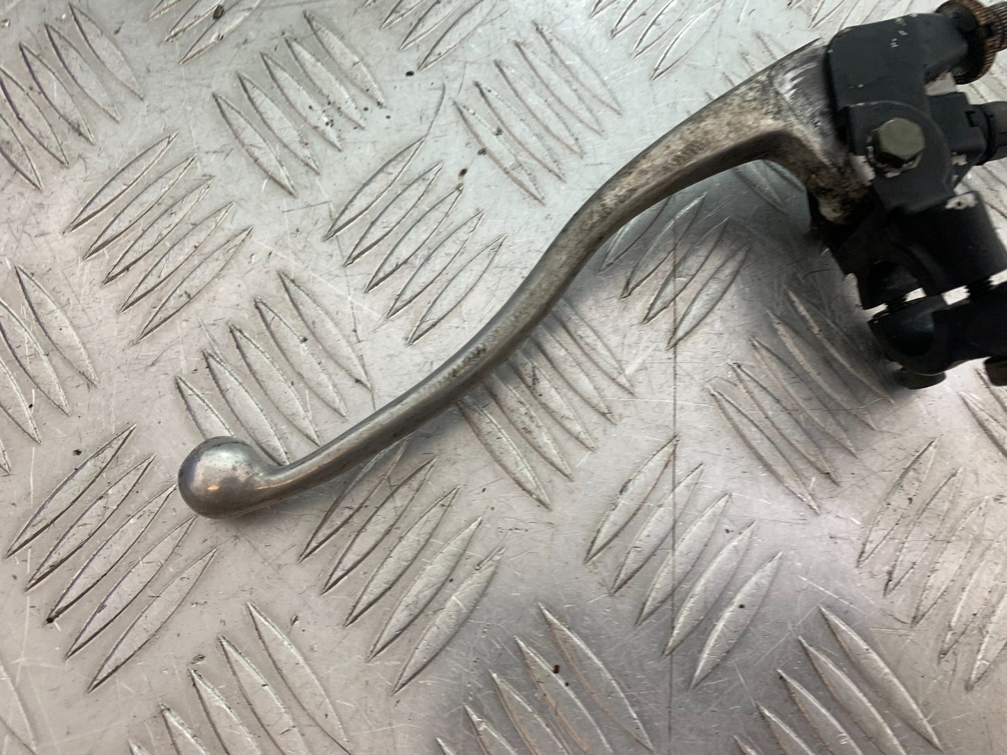 TRIUMPH T509 SPEED TRIPLE CLUTCH LEVER AND BRACKET YEAR 1997-1998 (CMB1144)