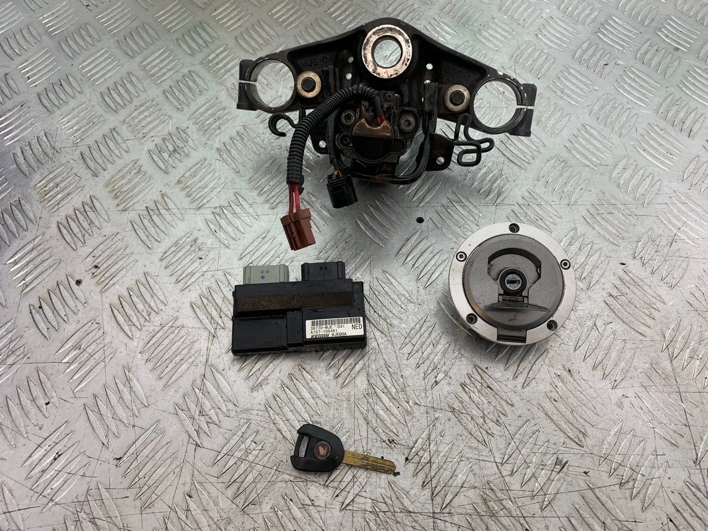 HONDA CB650F CB 650 FA-E ECU LOCKS KEY   YEAR 2014-2017 (CMB1226)