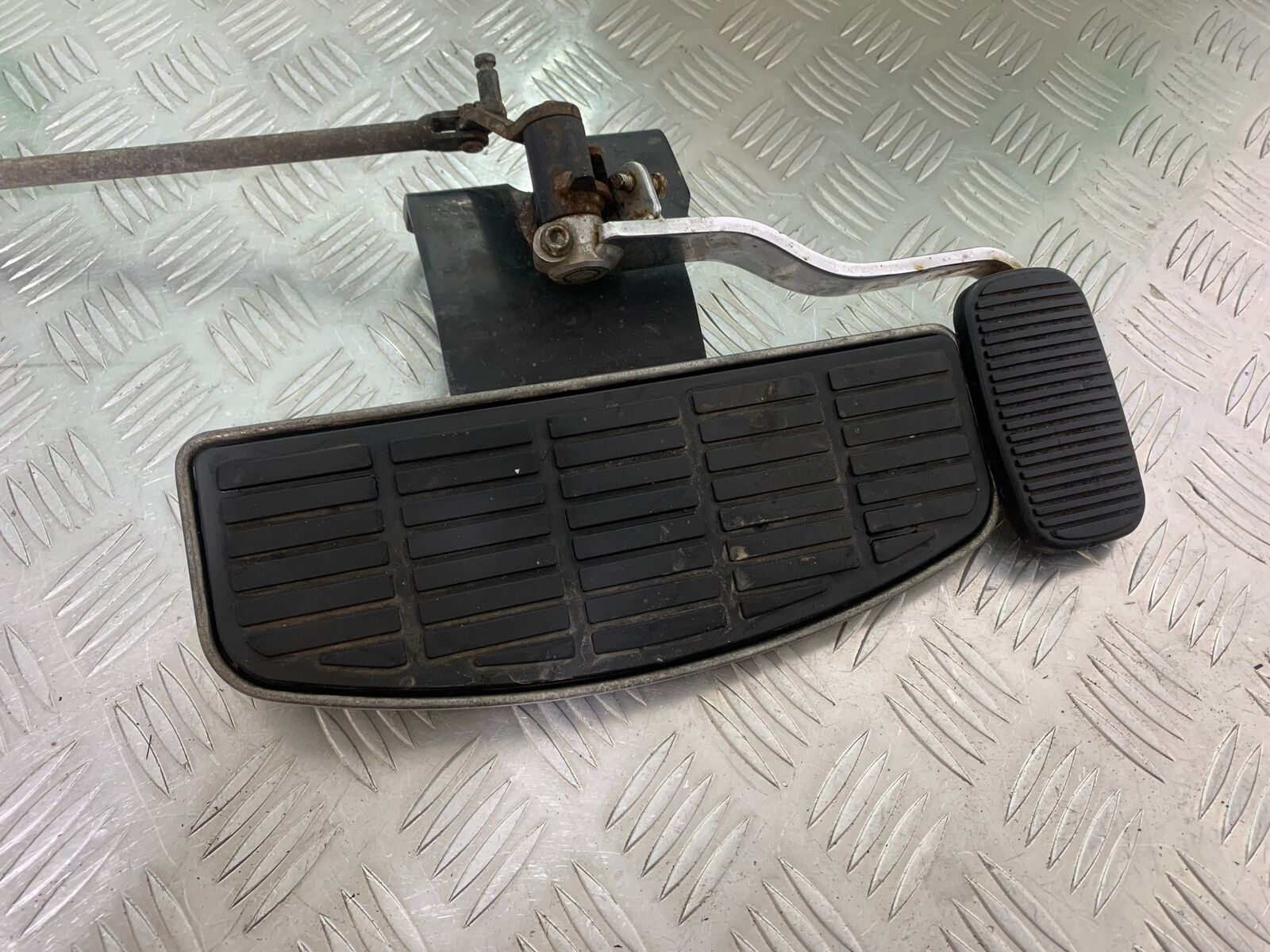 SUZUKI INTRUDER VL800 C800 RIGHT FOOTBOARD   YEAR 2012-16 (CMB1039)