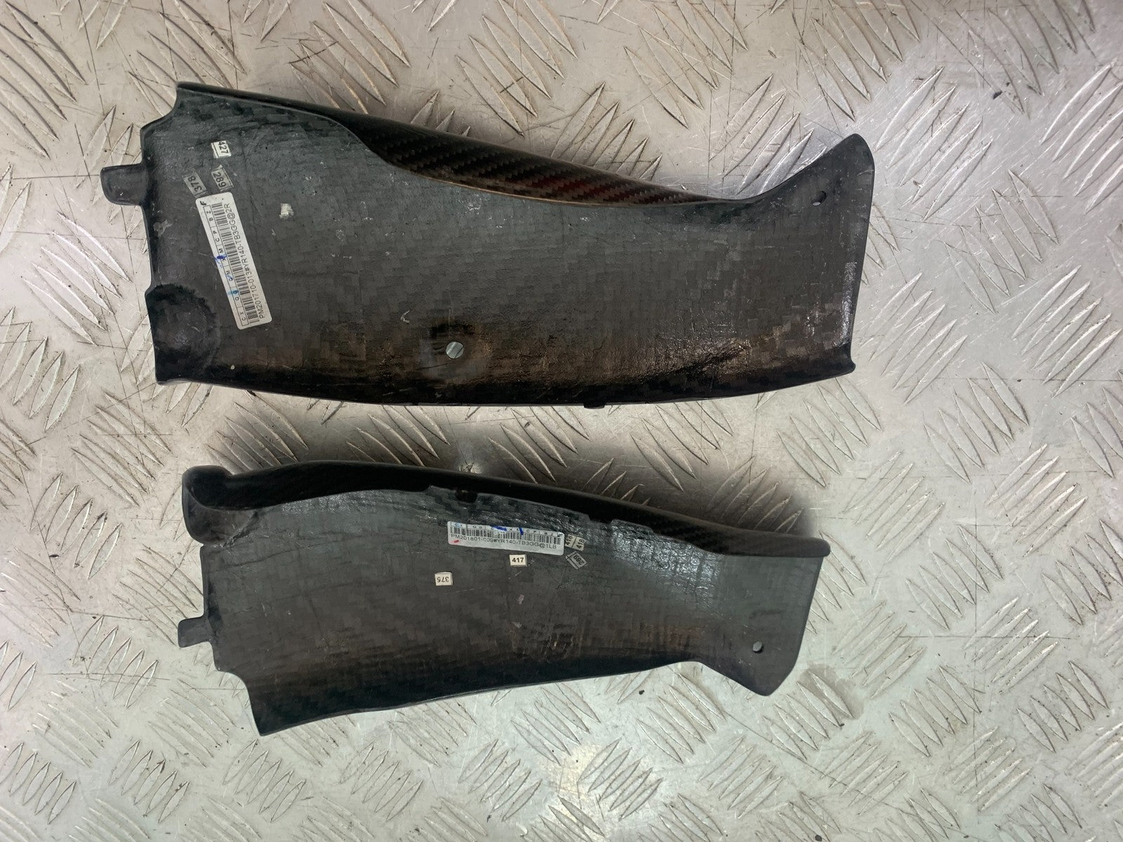 YAMAHA YZF R1 14 B BIG BANG LEFT & RIGHT CARBON TOP INFILLS   2009-14 (CMB1175)