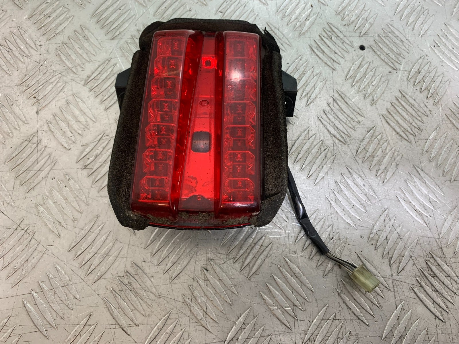 SUZUKI SV1000 SV 1000 REAR LIGHT YEAR 2003-2007 (CMB1293)