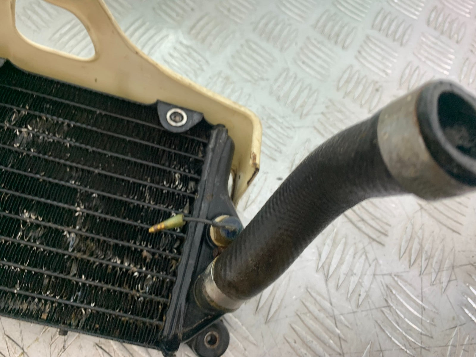 KAWASAKI KLR250 KLR 250 RIGHT RADIATOR YEAR 1984-2001 (CMB1225)