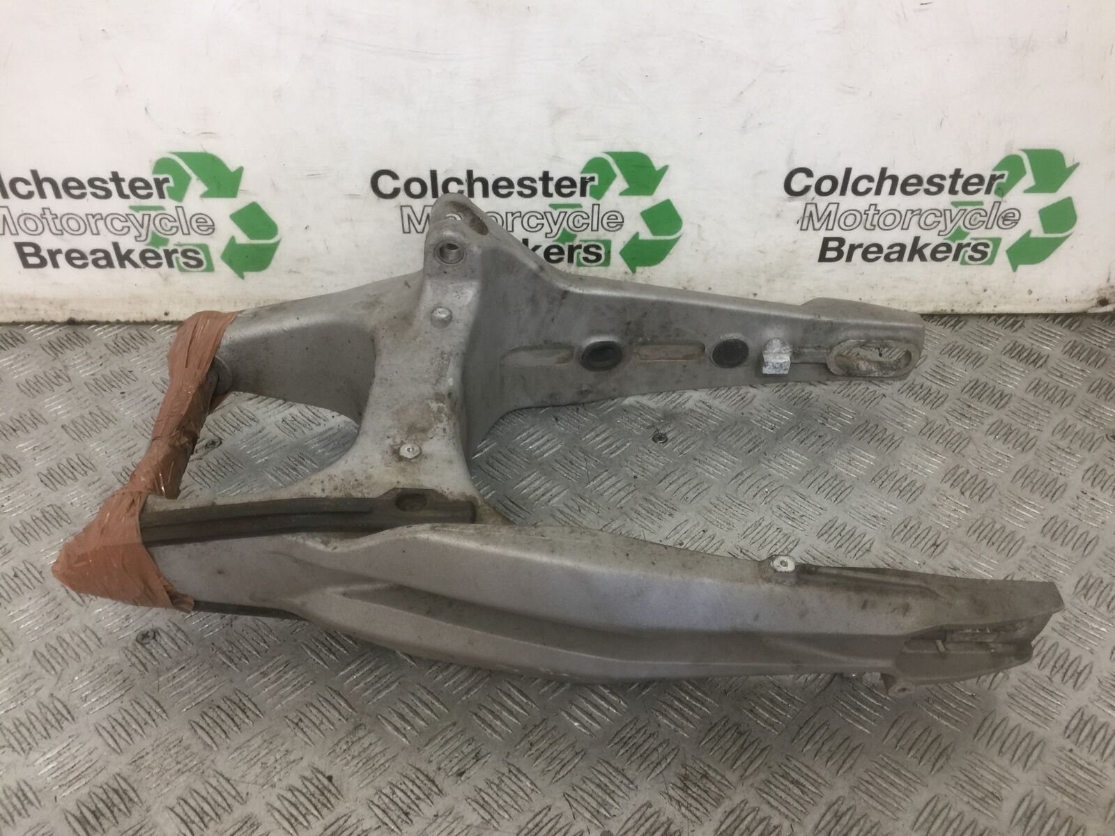APRILIA DORSODURO 750 FACTORY SWINGARM  YEAR 2011  (STOCK 908)