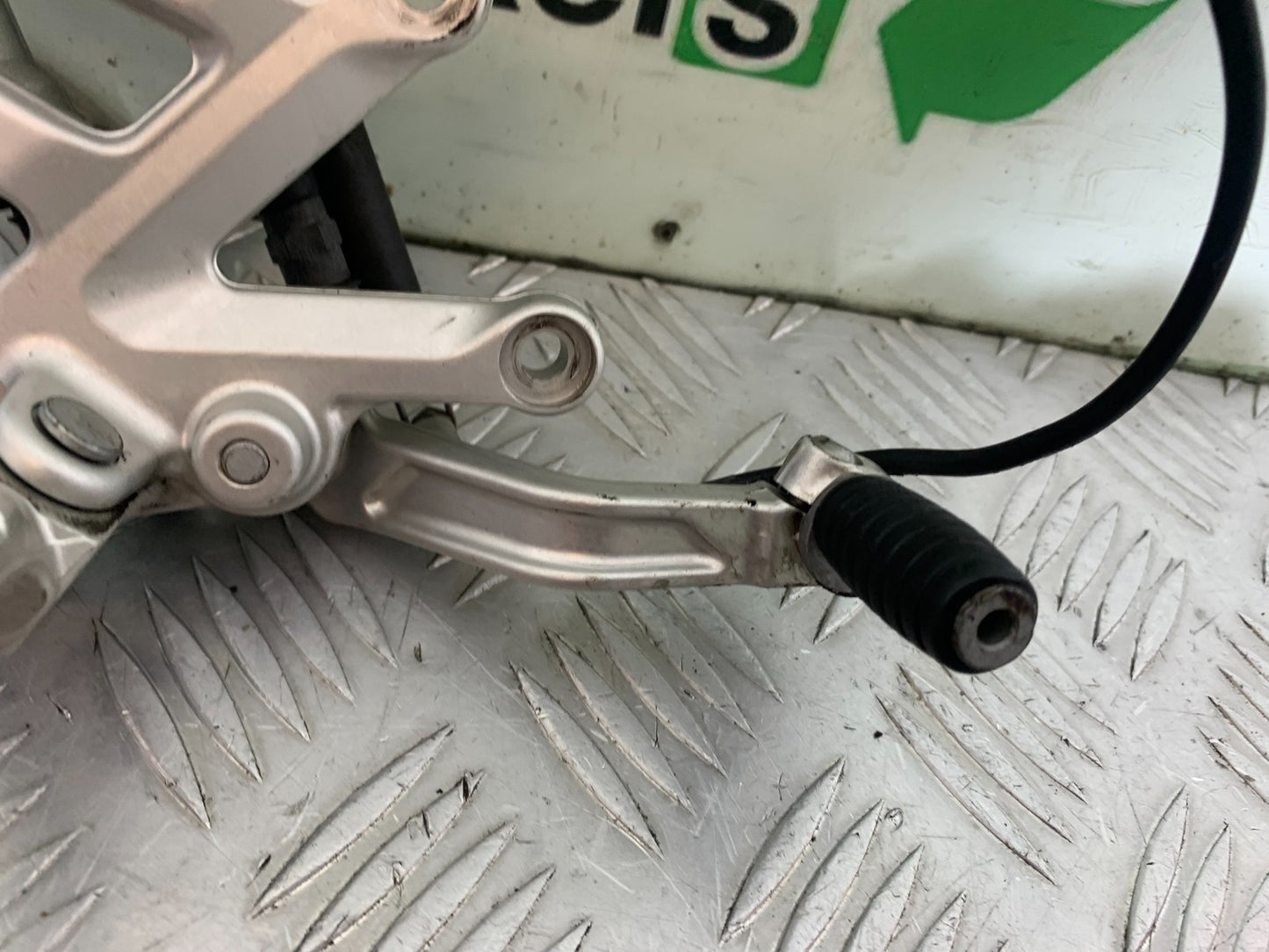 APRILIA TUONO 1000 V4R FRONT RIGHT HANGER   YEAR 2011-13  (CMB1316)