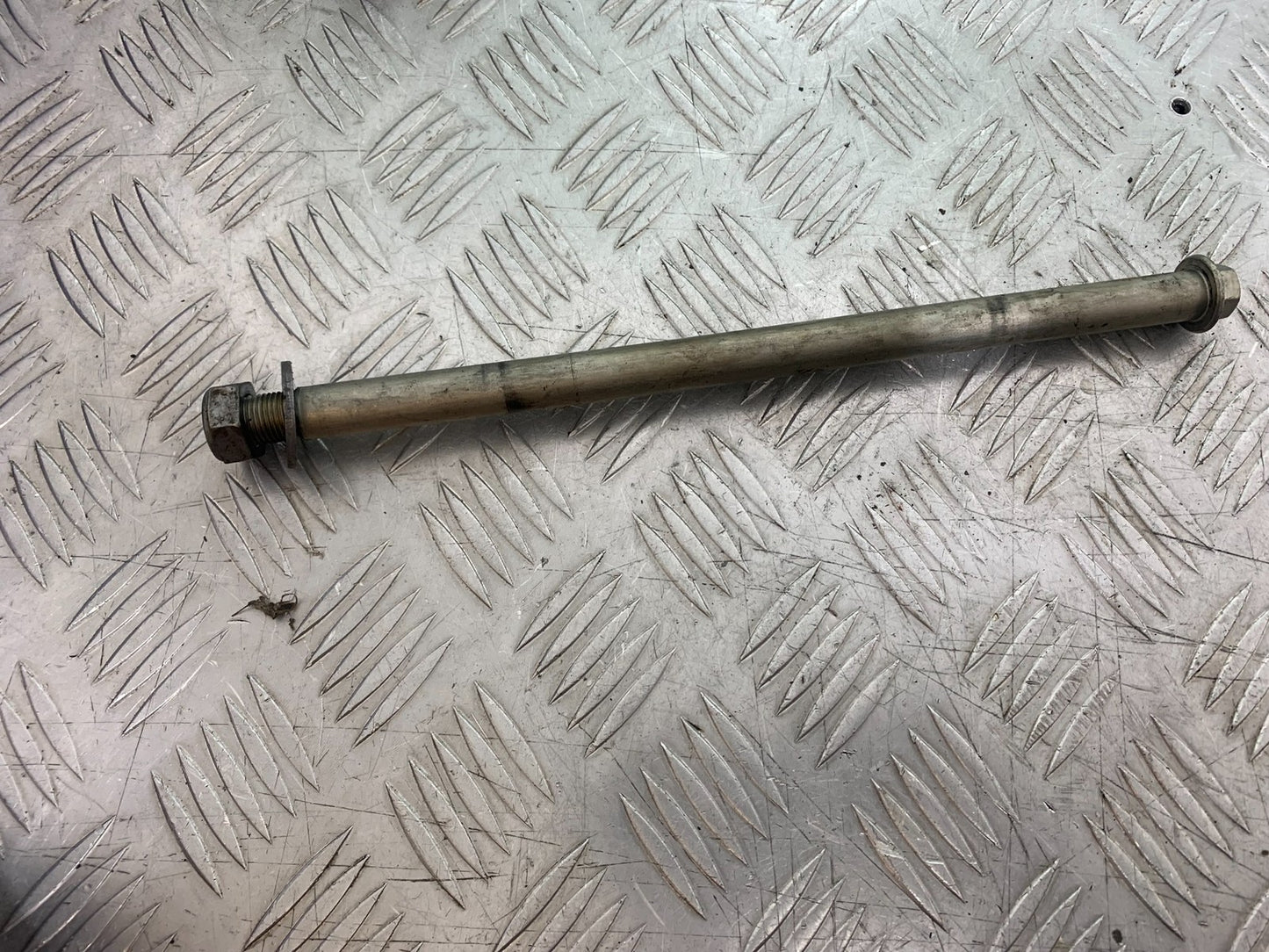 TRIUMPH TIGER 800 XRT SWINGARM SPINDLE  2018-2020 (CMB1193)