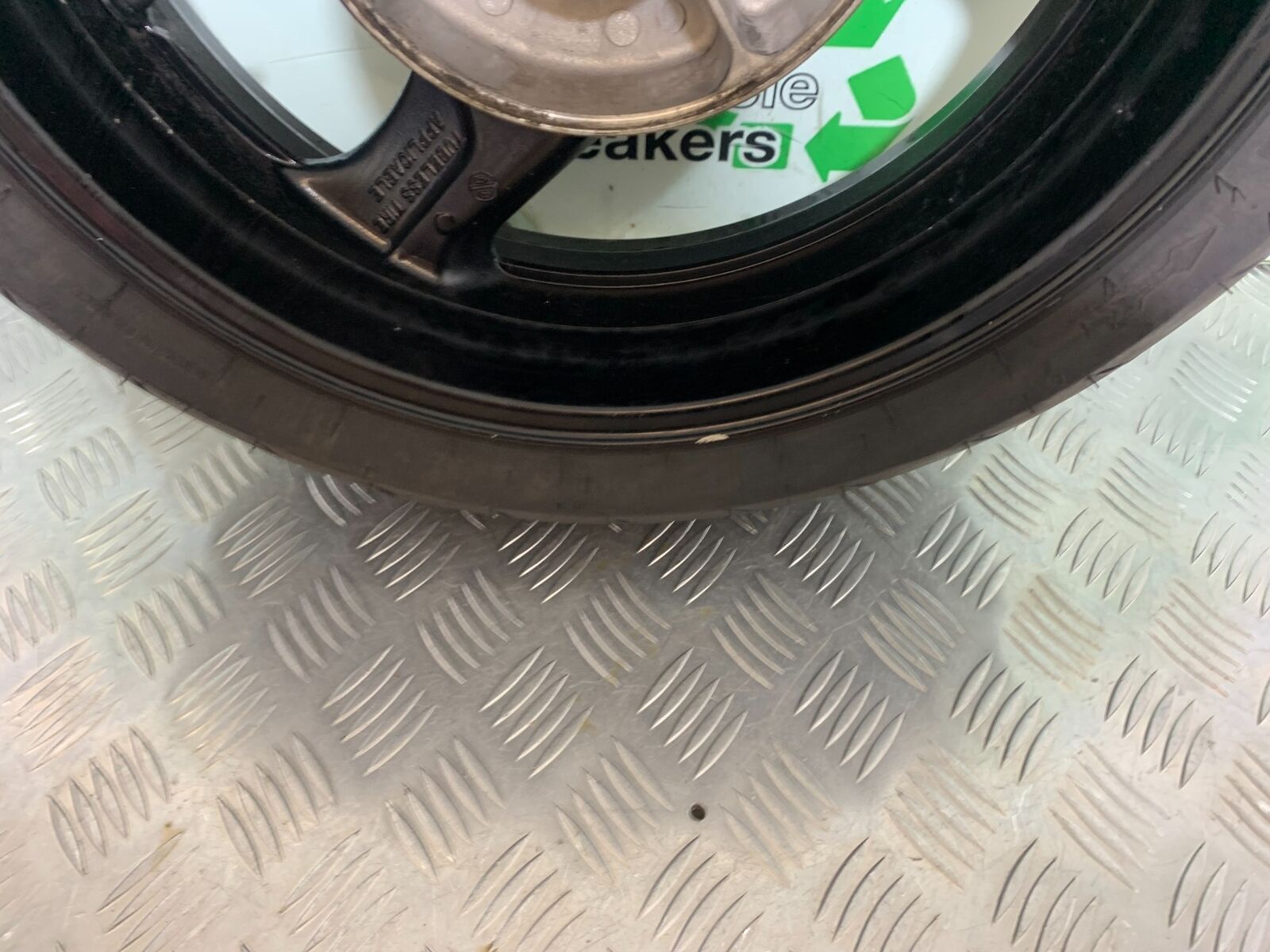 HONDA CBR1100 BLACKBIRD REAR WHEEL  YEAR 1996-1998 (CMB1017)