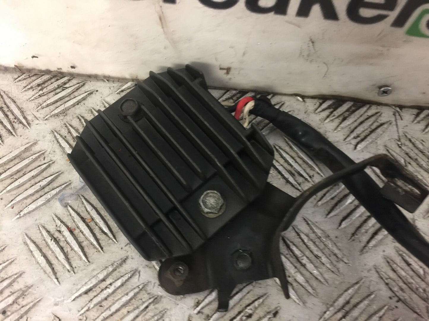 YAMAHA FZS1000 FAZER REGULATOR  YEAR 2003 (STOCK 379)