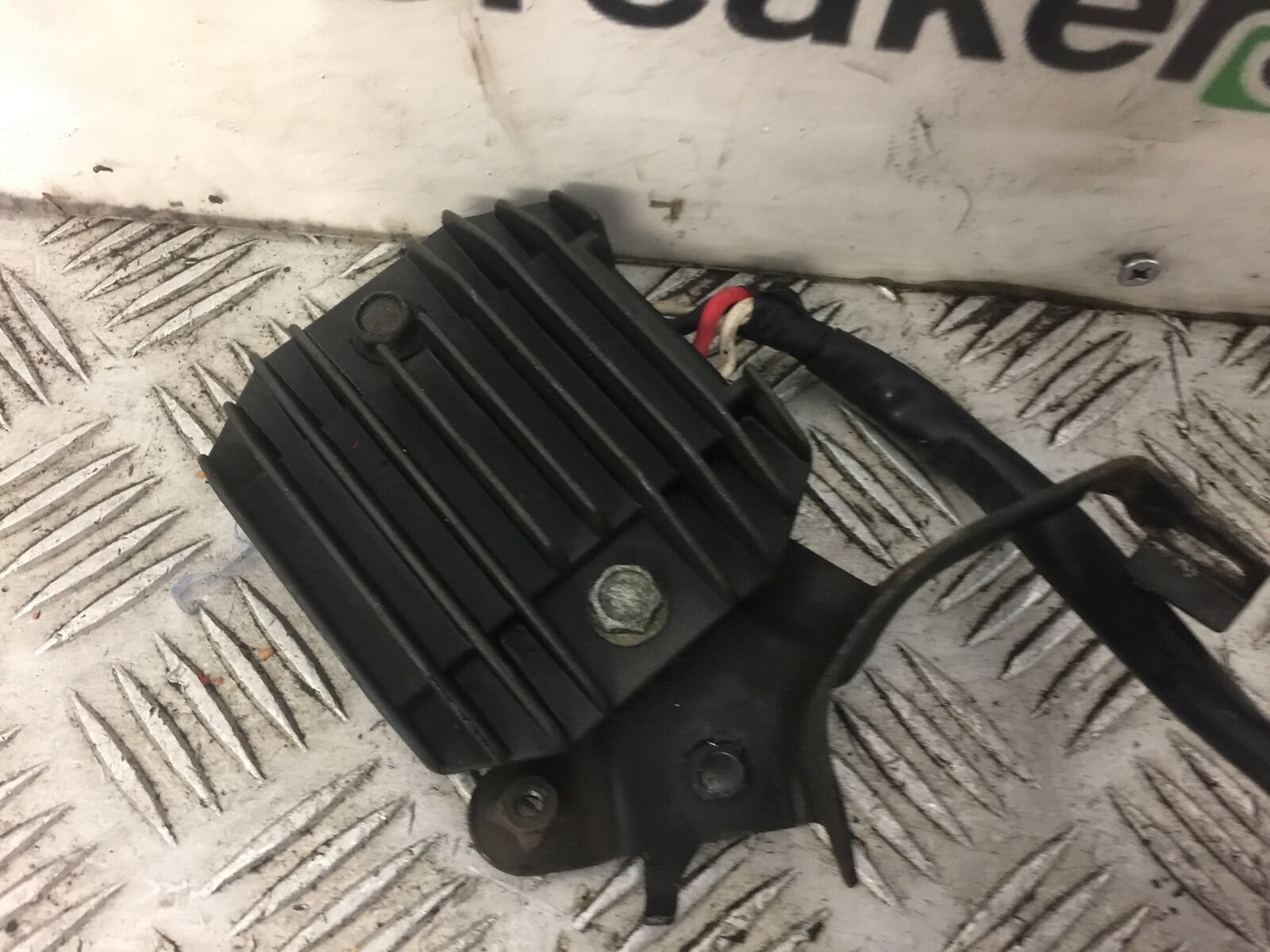 YAMAHA FZS1000 FAZER REGULATOR  YEAR 2003 (STOCK 379)