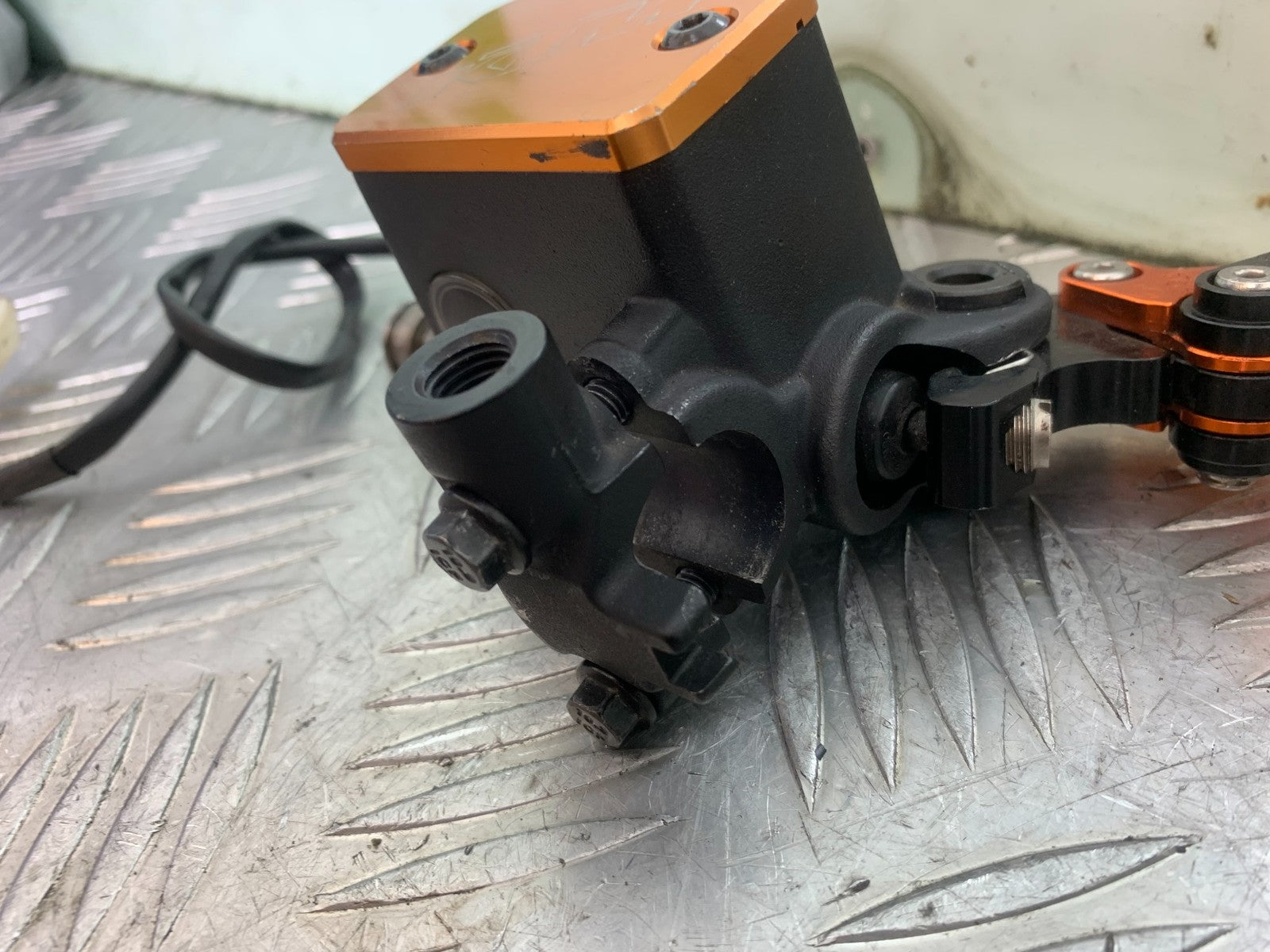 KTM 690 DUKE R LC4 FRONT BRAKE MASTER CYLINDER YEAR 2012-2015  (CMB1180)