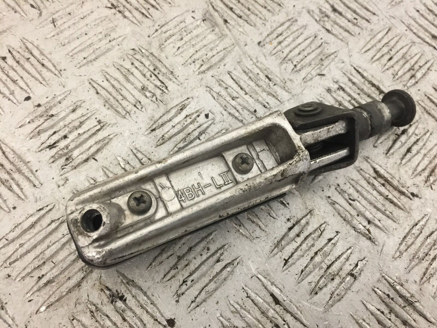 YAMAHA FZ1-N FRONT LEFT PEG   YEAR 2006-2012  (STOCK 787)
