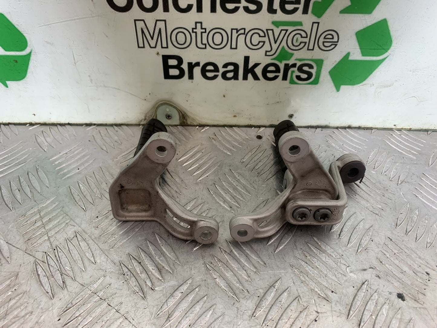 KTM 690 DUKE R LC4 REAR HANGERS AND PEGS YEAR 2012-2015  (CMB1180)