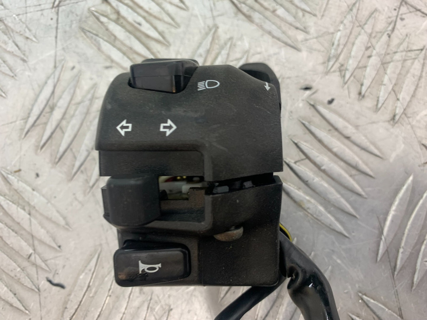SUZUKI SV650 SV 650 mk1 LEFT SWITCH GEAR   YEAR 1999-2002 (CMB1208)