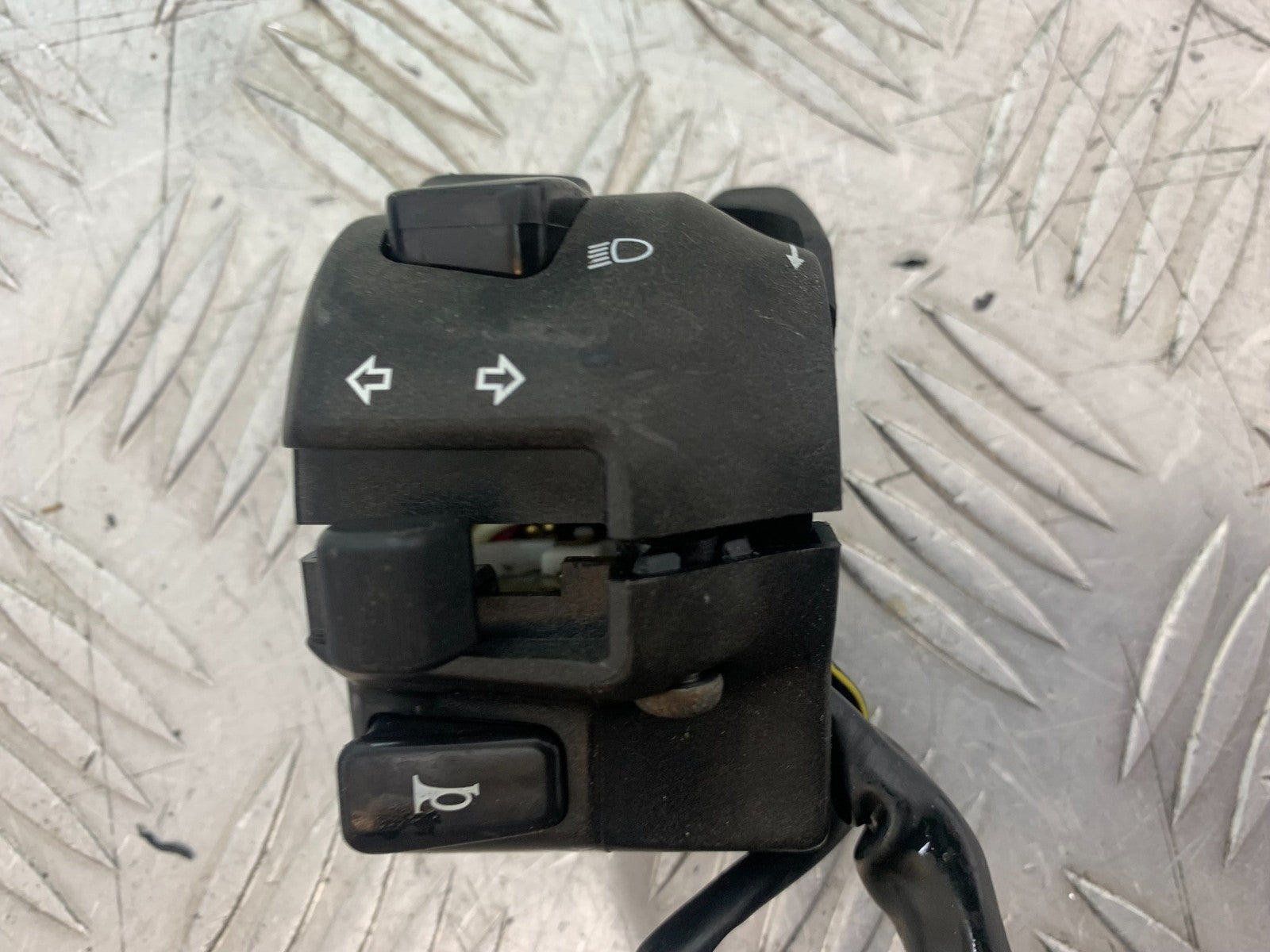 SUZUKI SV650 SV 650 mk1 LEFT SWITCH GEAR   YEAR 1999-2002 (CMB1208)