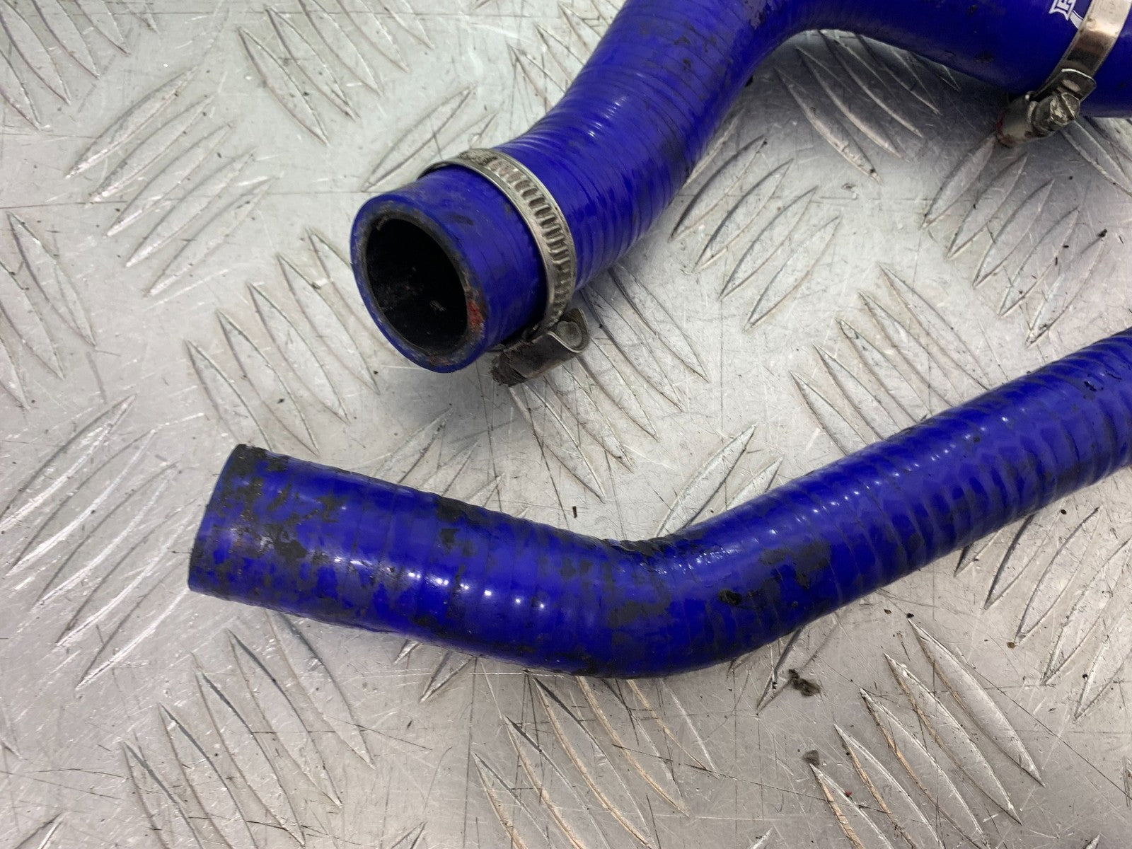 TRIUMPH 955i DAYTONA RADIATOR HOSES  YEAR 2002-2006 (CMB1229)