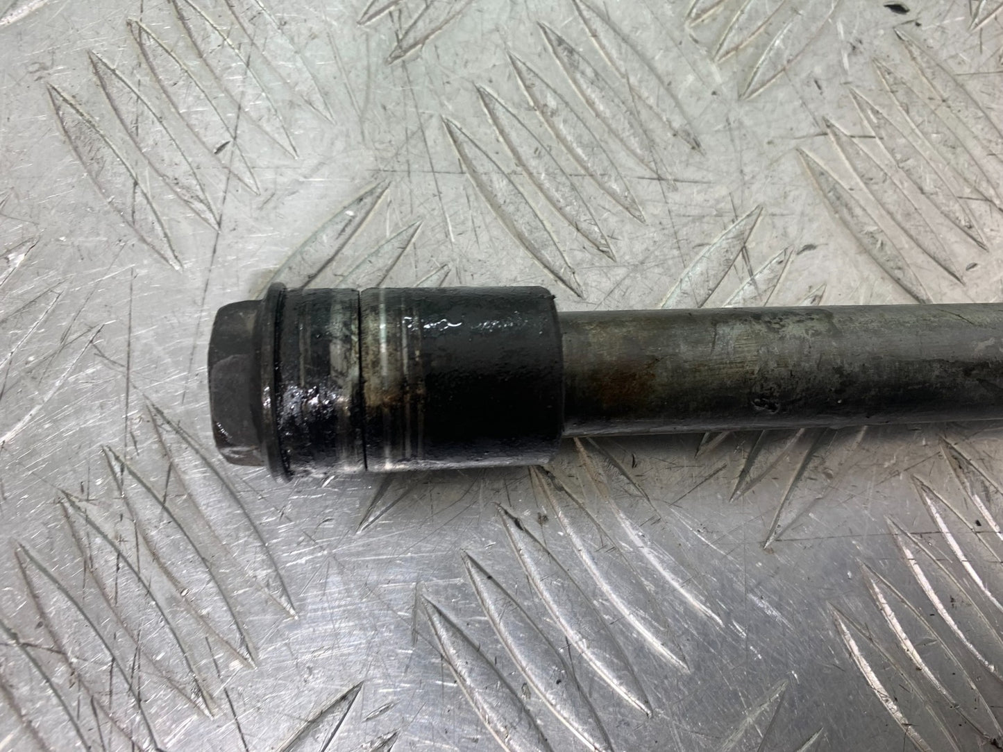 HONDA VFR800 PRE V-TEC FRONT WHEEL SPINDLE  YEAR 1998-2001 (CMB1233)