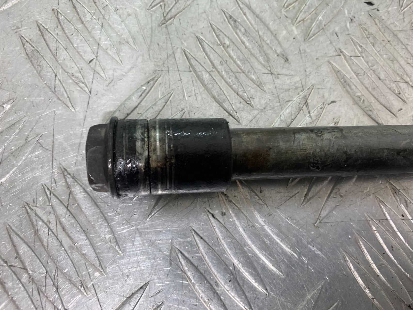 HONDA VFR800 PRE V-TEC FRONT WHEEL SPINDLE  YEAR 1998-2001 (CMB1233)
