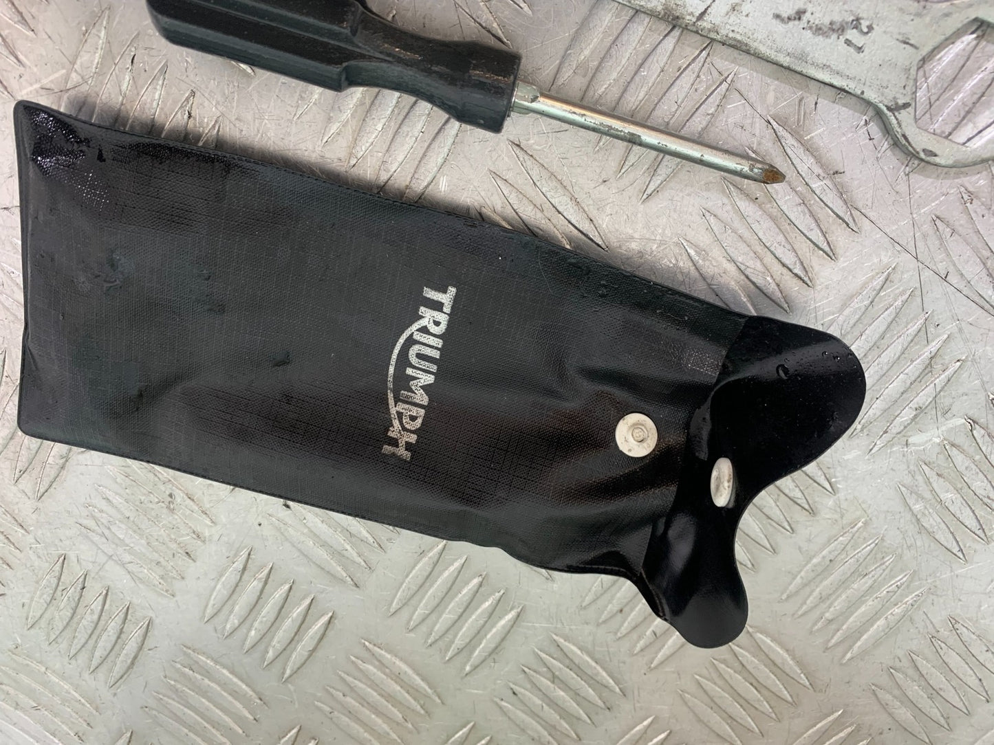 TRIUMPH SPEED TRIPLE R 1050 TOOL KIT 2009 (CMB1183)