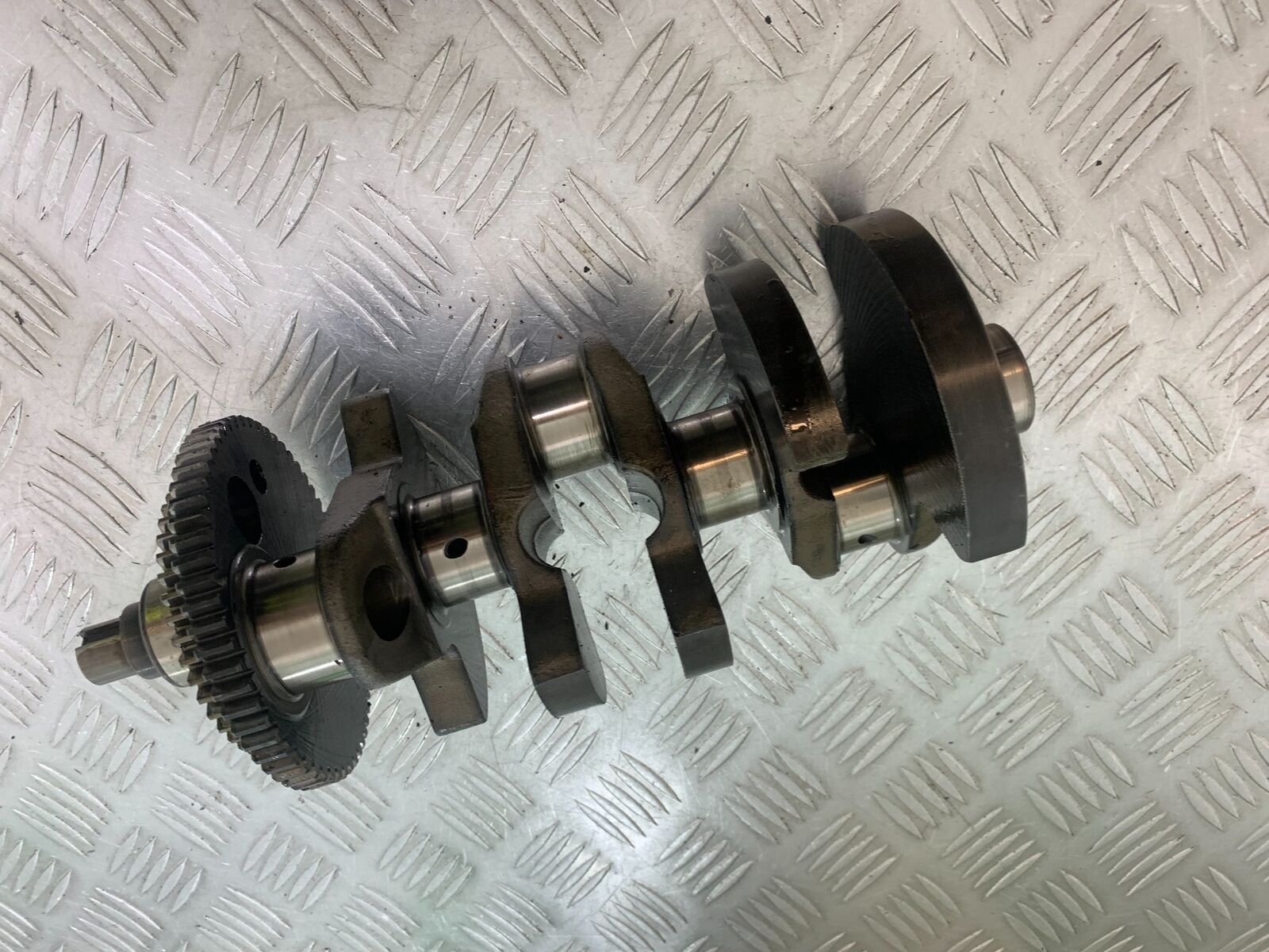 TRIUMPH 955i SPRINT ST CRANKSHAFT   YEAR 1999-2004 (STOCK 735)