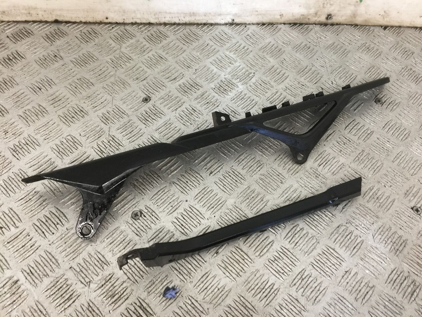 YAMAHA MT09 MT-09 CHAIN GUARD  YEAR 2018 (STOCK 906)