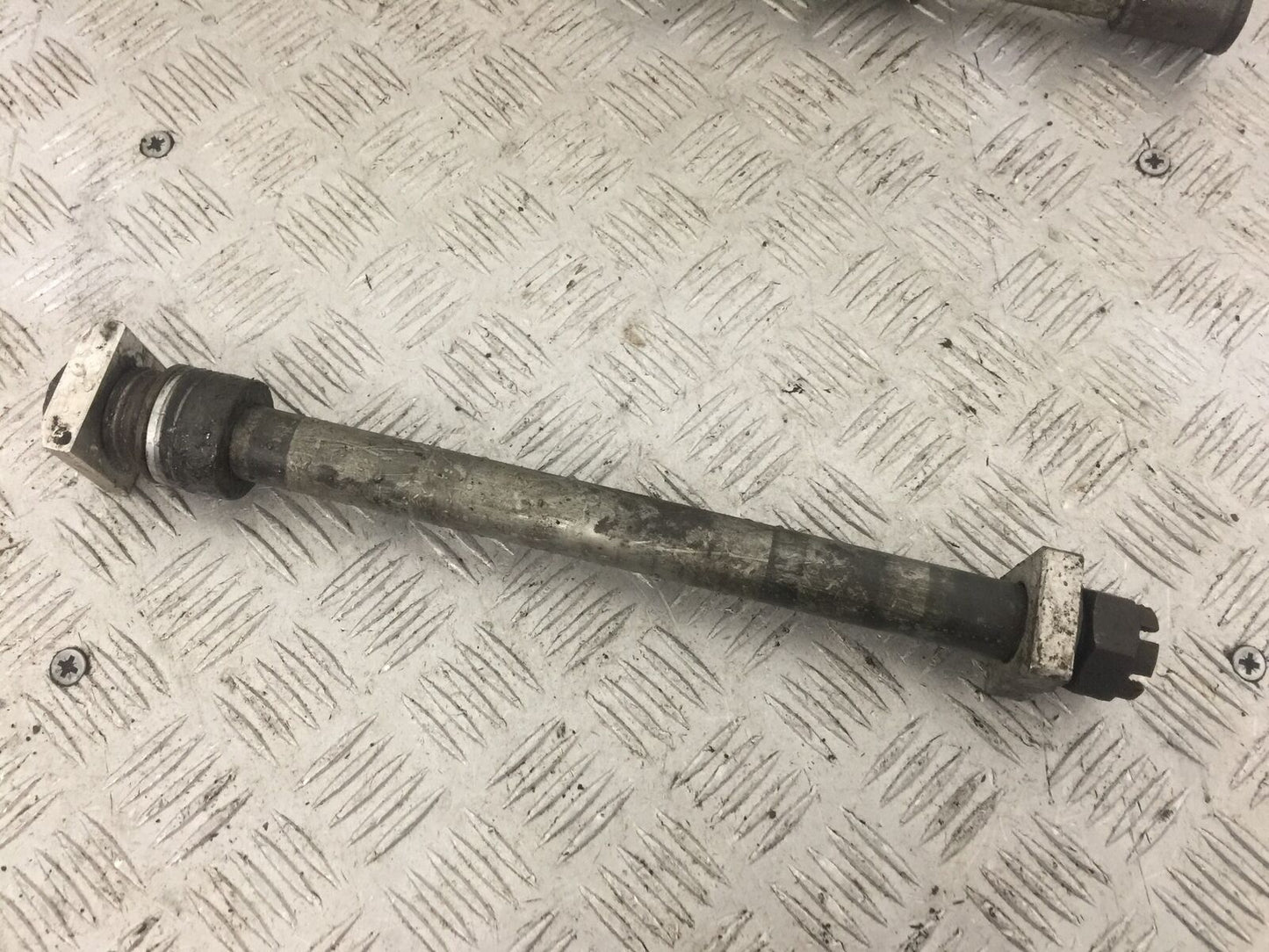 KAWASAKI ZX6R ZX6 J REAR WHEEL SPINDLE  YEAR 2000 (STOCK 836)