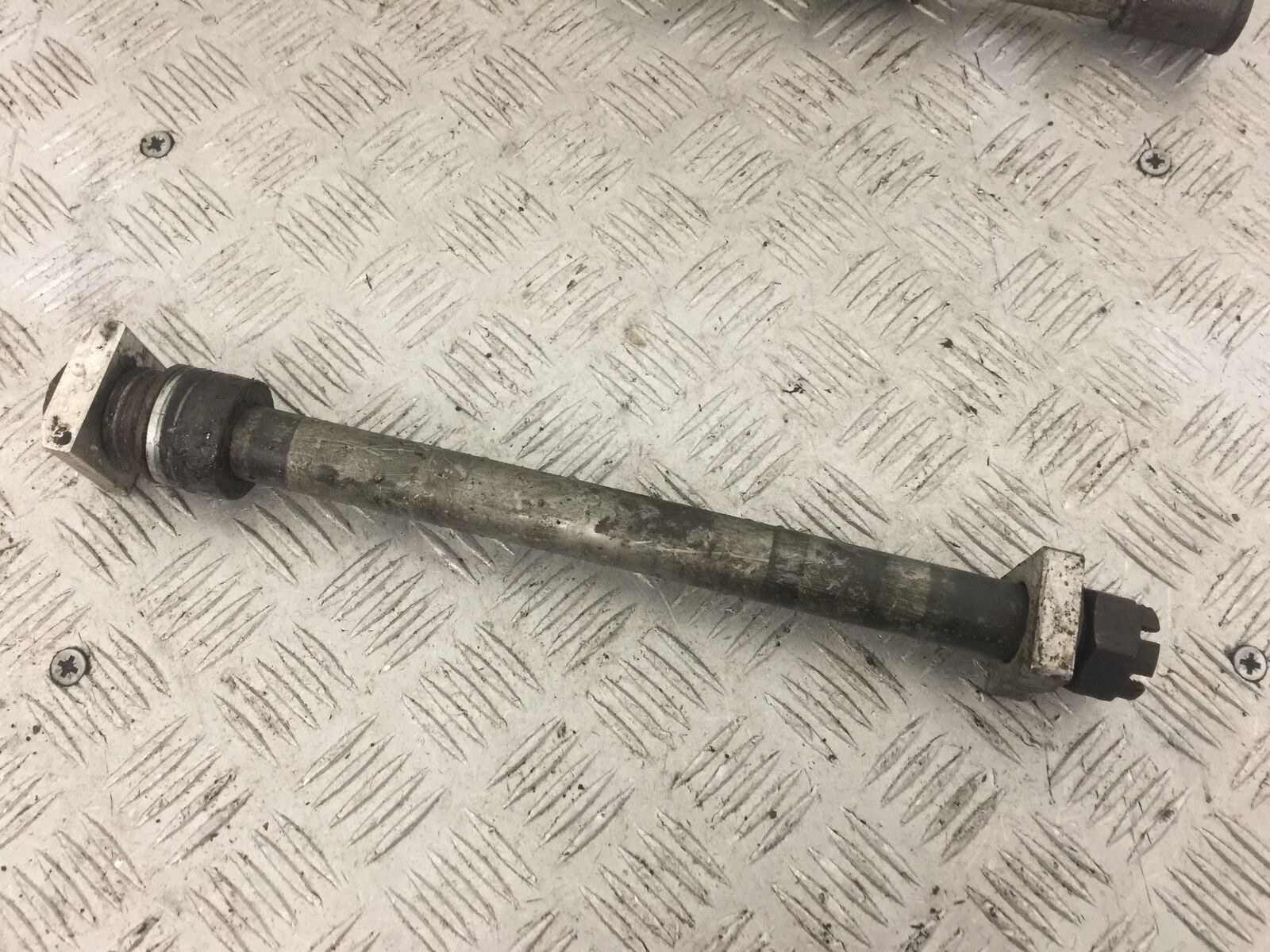 KAWASAKI ZX6R ZX6 J REAR WHEEL SPINDLE  YEAR 2000 (STOCK 836)