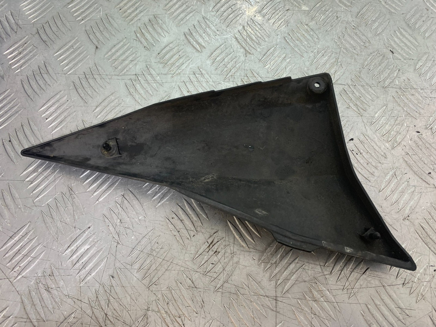 KAWASAKI Z750 Z 750 RIGHT SEAT PANEL  YEAR 2004-2006  (CMB1234)