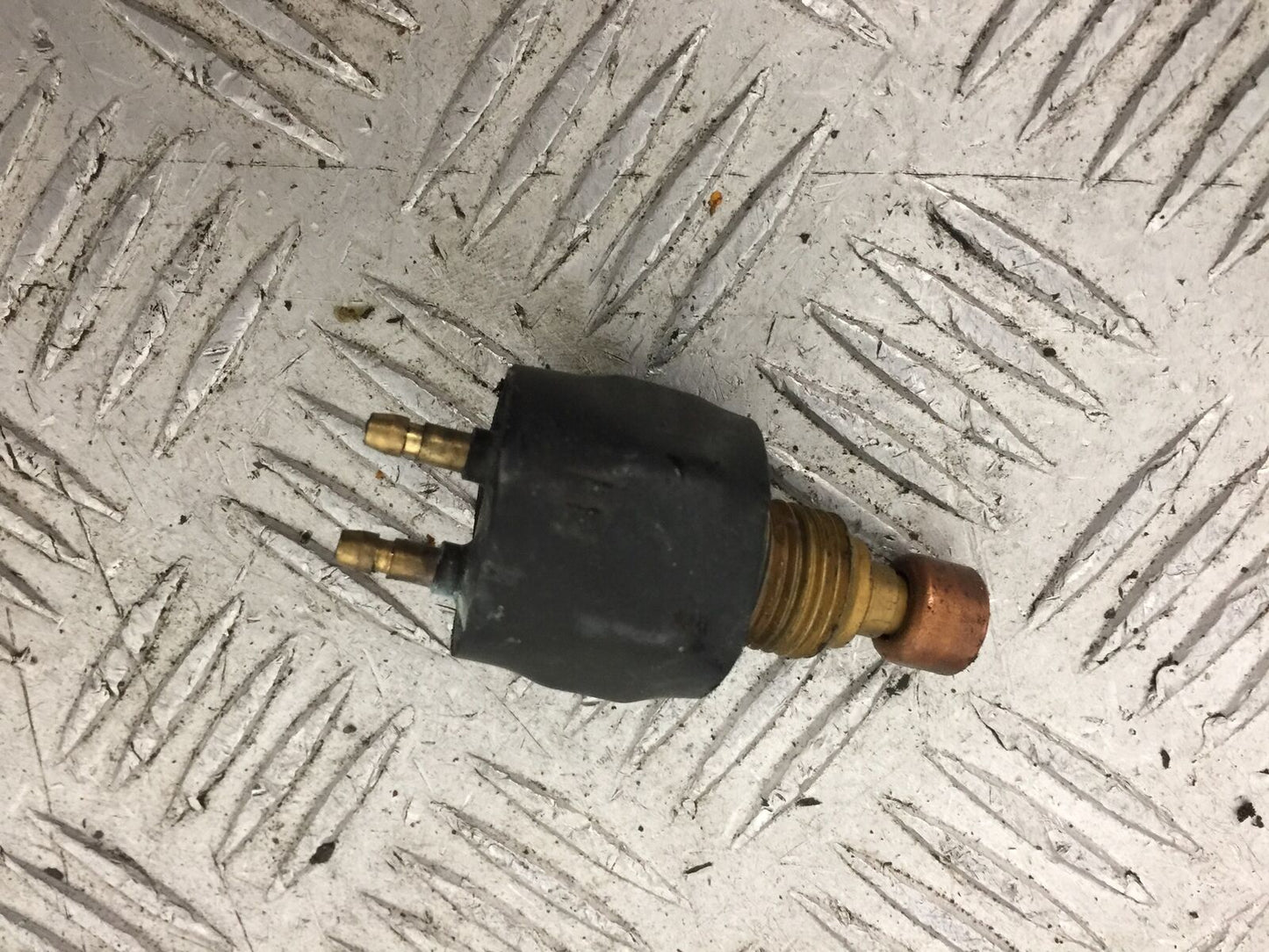 KAWASAKI ZX9R ZX9B RADIATOR FAN SWITCH   YEAR 1994 (STOCK 860)