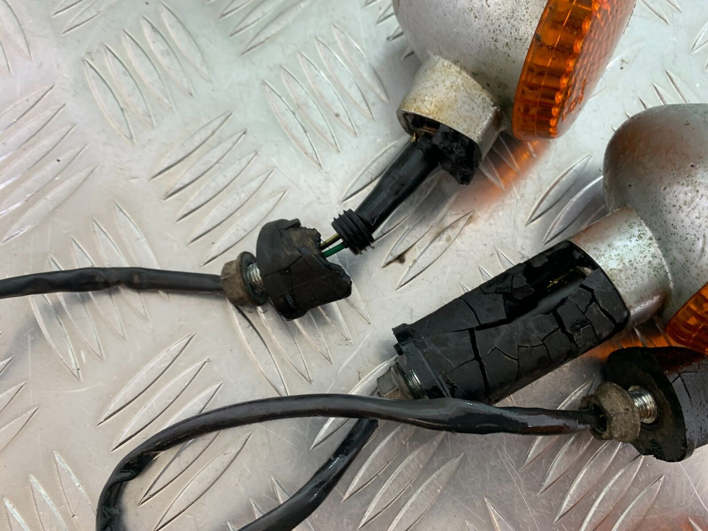 KAWASAKI ZR 750 ZEPHYR 4 X INDICATORS (DAMAGED) YEAR 1991-95 (CMB1008)