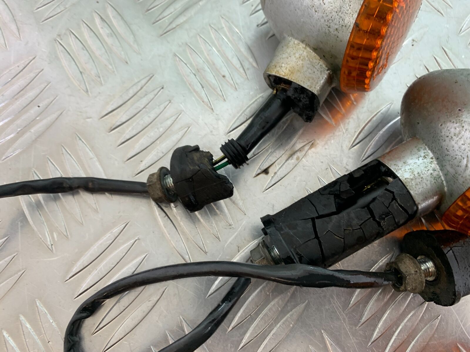 KAWASAKI ZR 750 ZEPHYR 4 X INDICATORS (DAMAGED) YEAR 1991-95 (CMB1008)