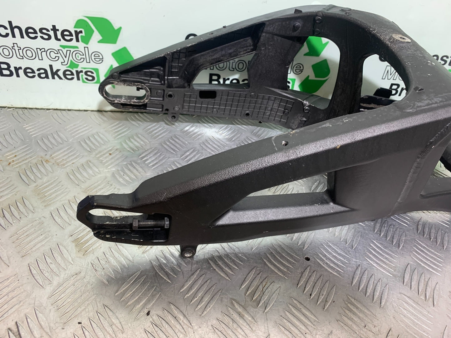 KAWASAKI ZX10R ZX 10R SWINGARM   YEAR 2011-2015 (CMB1154)