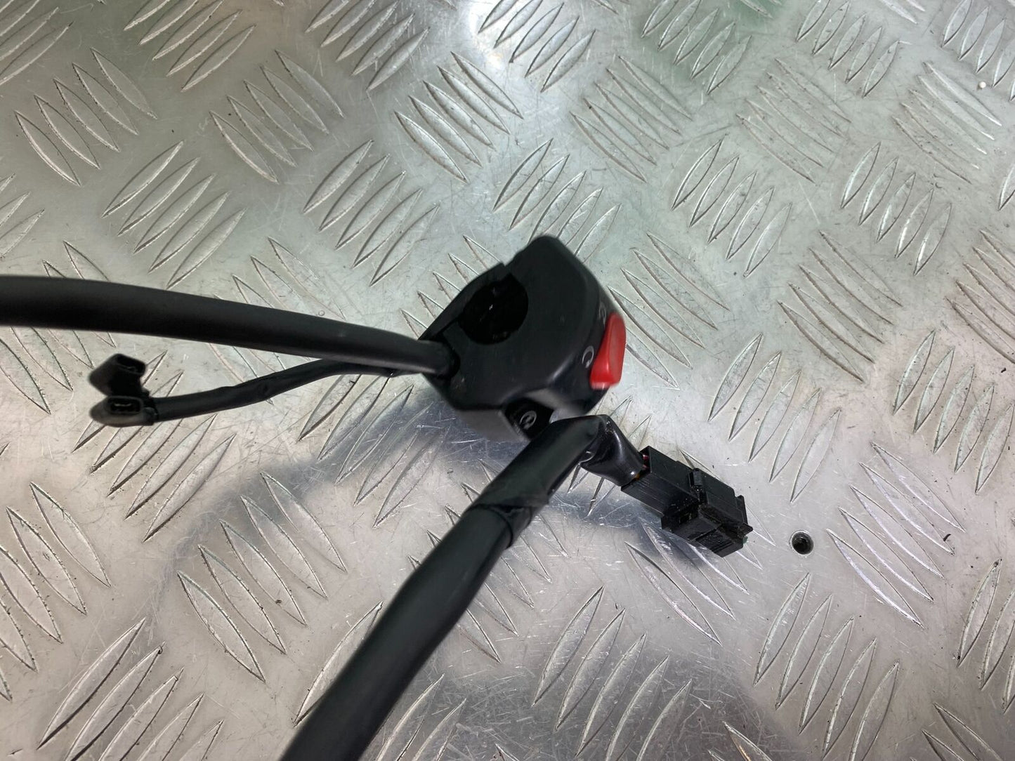 TRIUMPH 675 STREET TRIPLE RIGHT SWITCH GEAR  YEAR 2008 (STOCK 984)