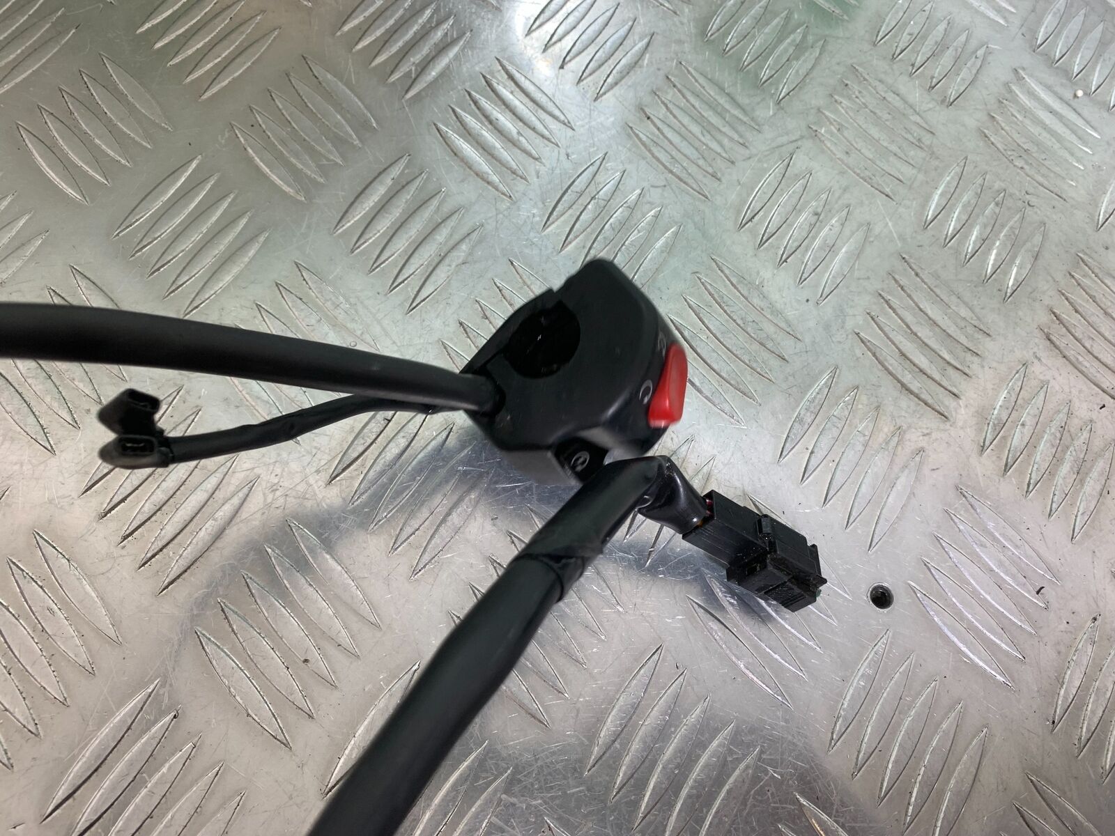 TRIUMPH 675 STREET TRIPLE RIGHT SWITCH GEAR  YEAR 2008 (STOCK 984)