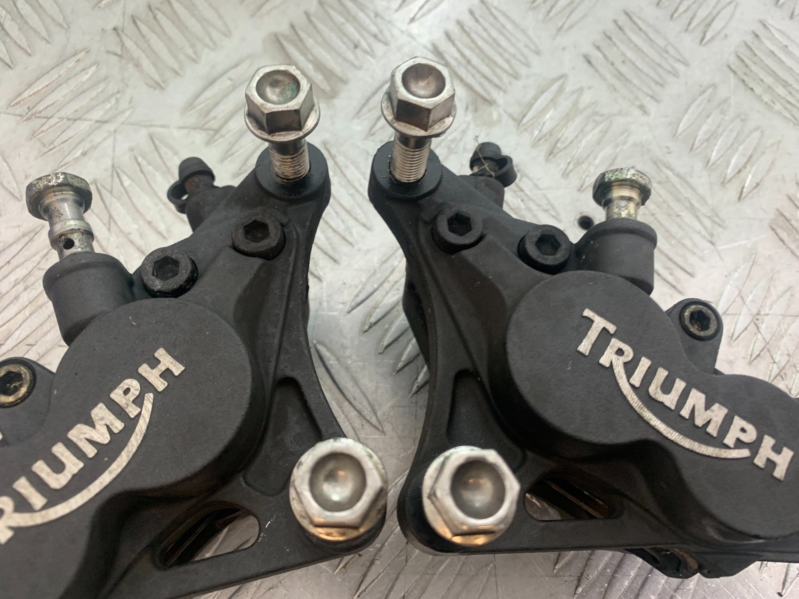 TRIUMPH 955i SPRINT ST FRONT BRAKE CALIPERS  1999-2004 (CMB1176)