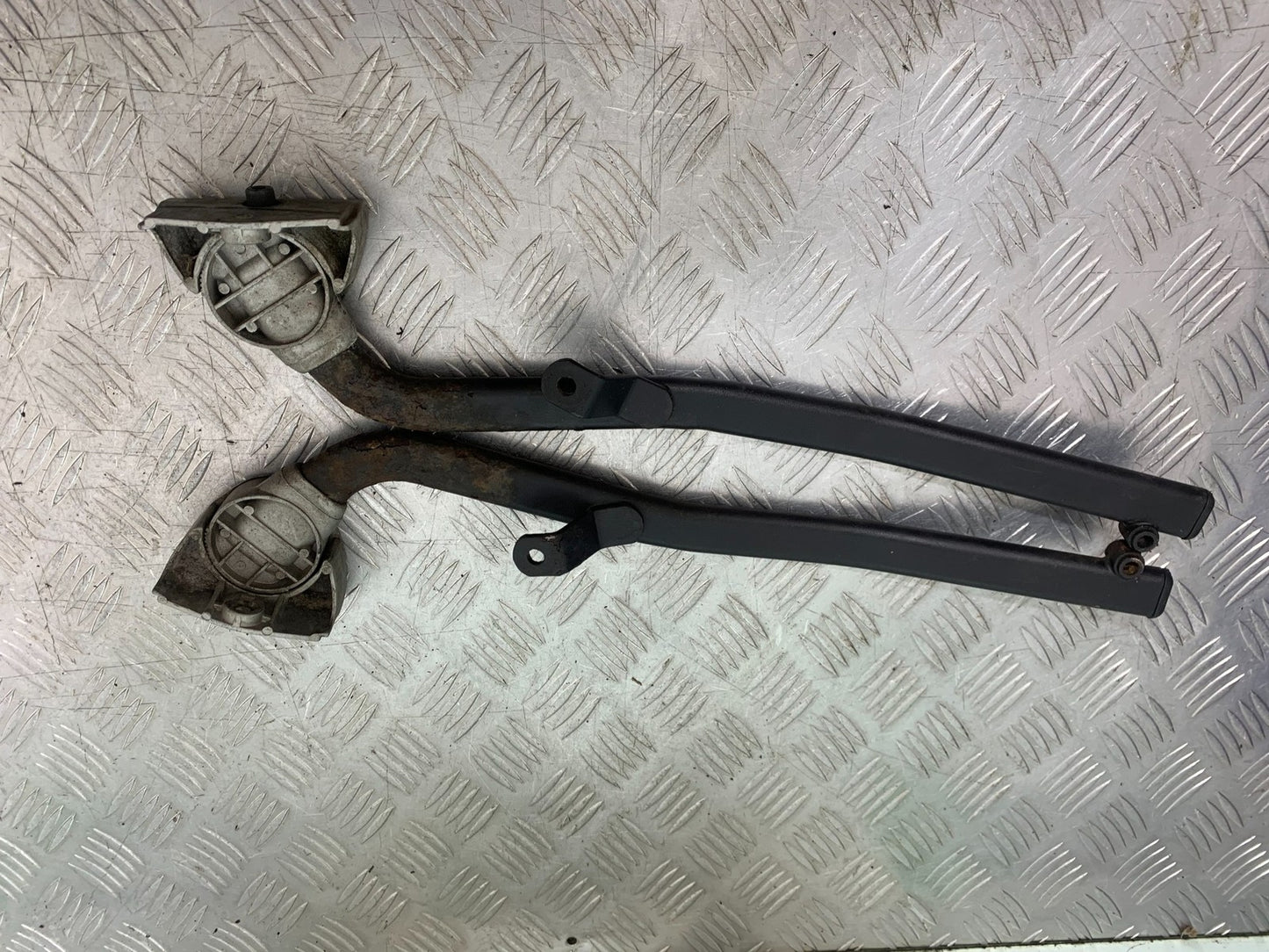SUZUKI GSF600 GSF 600 BANDIT GIVI RACK (RAILS)  2000-2004 (CMB1269)