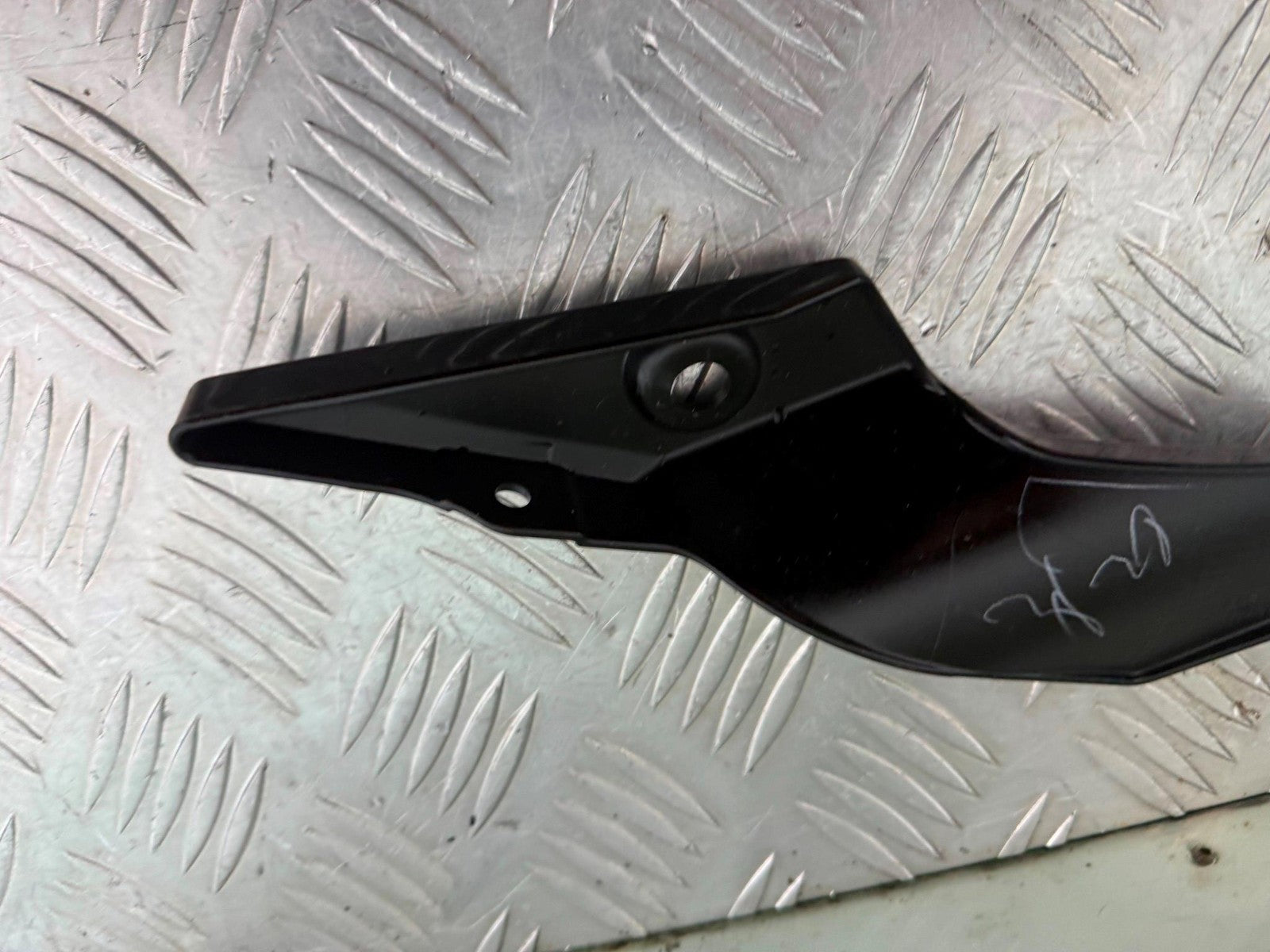 SUZUKI GSR750 GSR 750 LEFT FAIRING TRIM INFILL COWLING UNDER YEAR 2011 - 2018