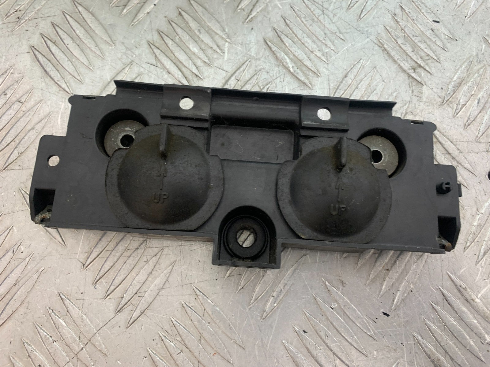 YAMAHA YZF R1 4XV REAR LIGHT MOUNTING BRACKET   YEAR 1998-99 (CMB1291)