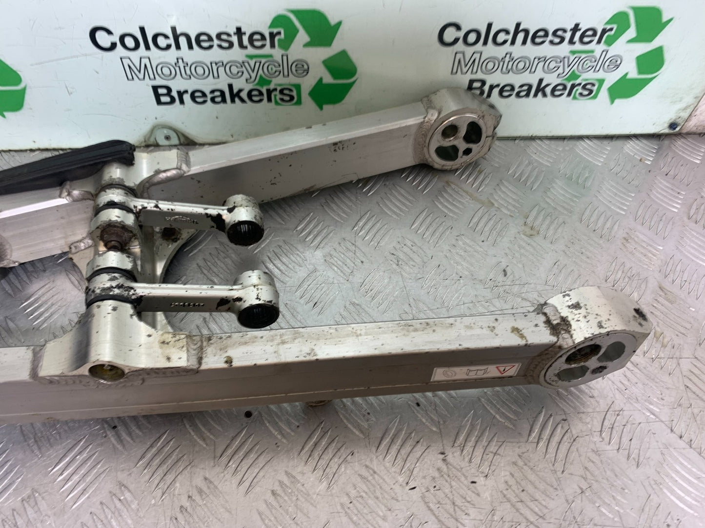 TRIUMPH TROPHY 900 SWINGARM  YEAR 1991-95 (CMB1251)