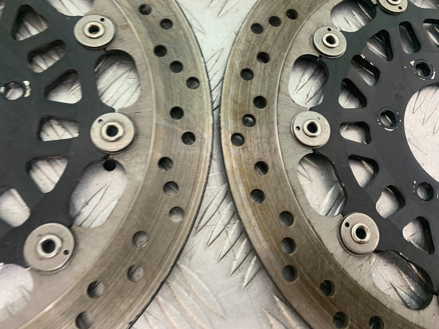 TRIUMPH 955i SPRINT ST FRONT BRAKE DISCS    1999-2004 (CMB1176)