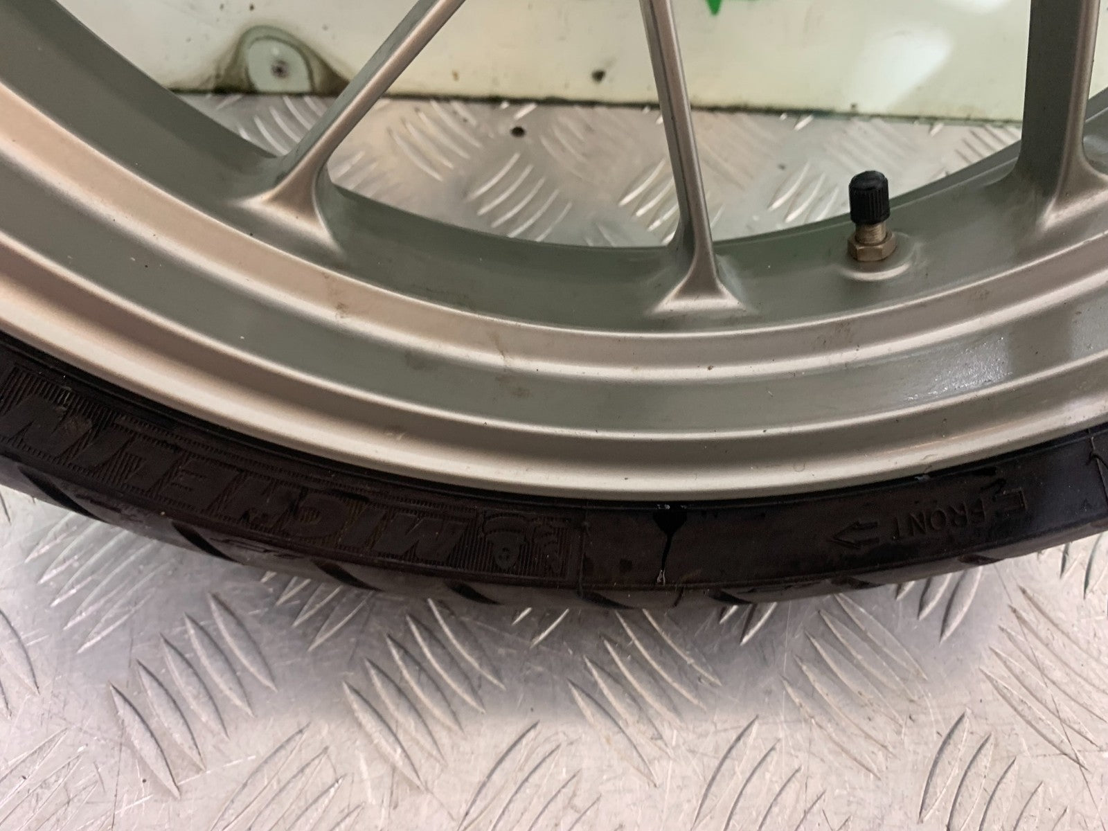 APRILIA SL750 SL 750 SHIVER FRONT WHEEL  YEAR 2008-2016 (CMB1242)