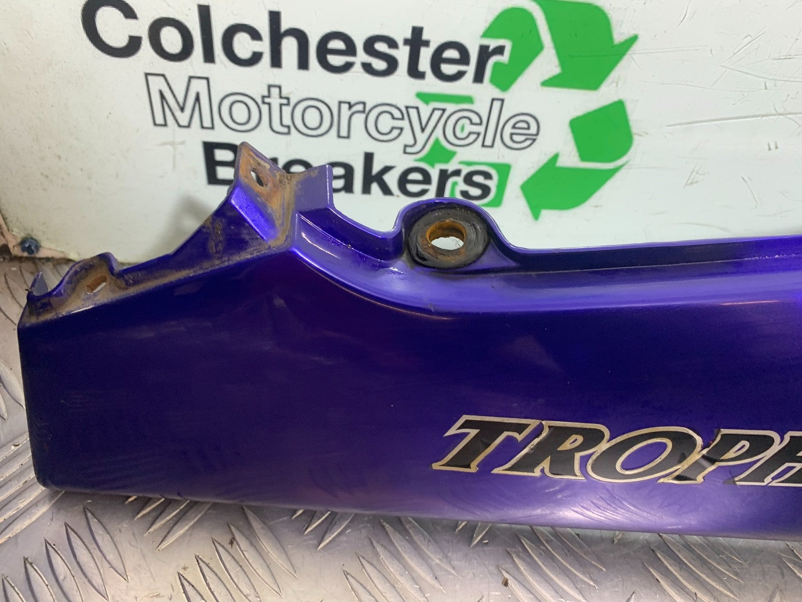 TRIUMPH TROPHY 900 RIGHT SEAT PANEL   YEAR 1991-95 (CMB1251)