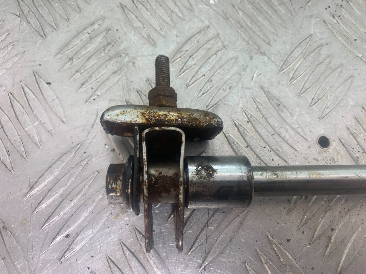 PIONEER XF250 REAR WHEEL SPINDLE  YEAR 2009 (CMB1143)