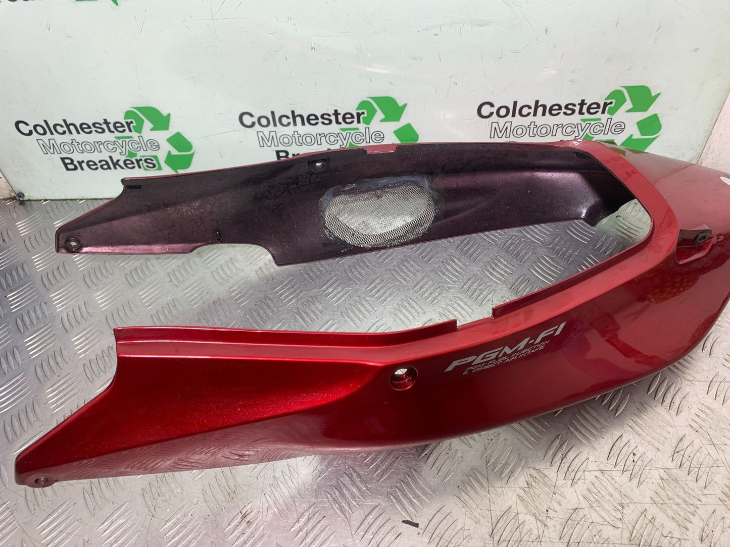 HONDA CBR1100 BLACKBIRD TAIL PIECE  YEAR 1999-2005 (CMB1232)