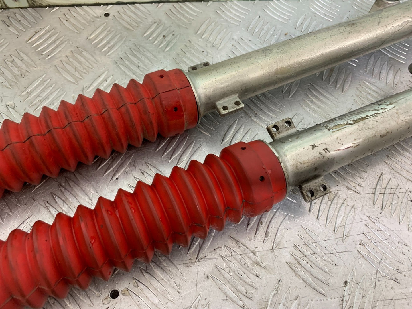 KAWASAKI KLR250 KLR 250 FORKS  YEAR 1984-2001 (CMB1225)