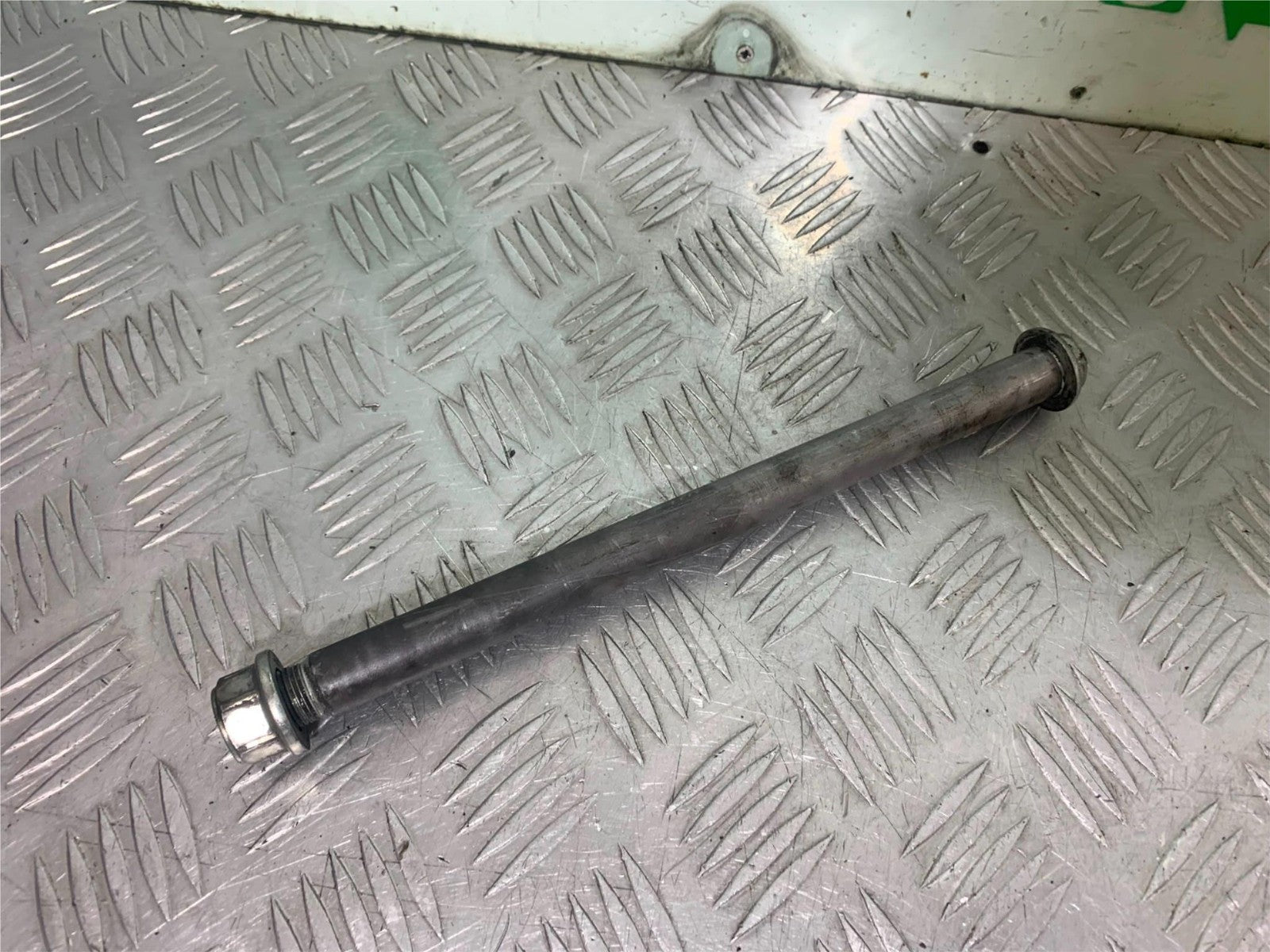 SUZUKI GSX750 INAZUMA SWINGARM SPINDLE  YEAR 1998-2003 (CMB1308)
