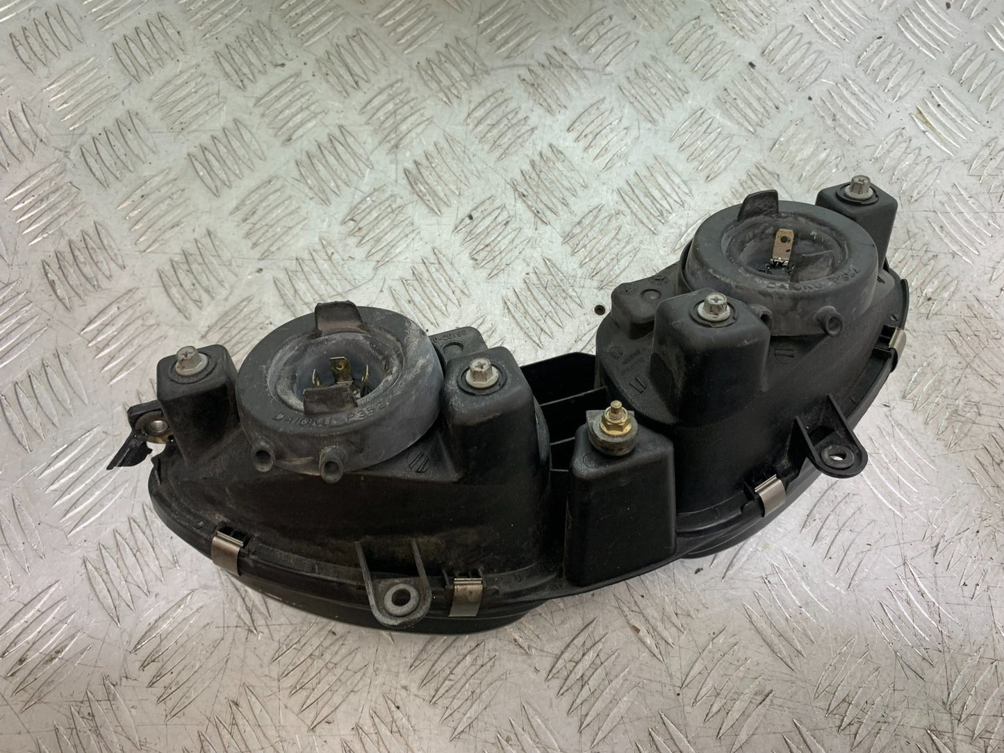 TRIUMPH 955I SPRINT RS HEADLIGHT YEAR 1999-03 (CMB1313)