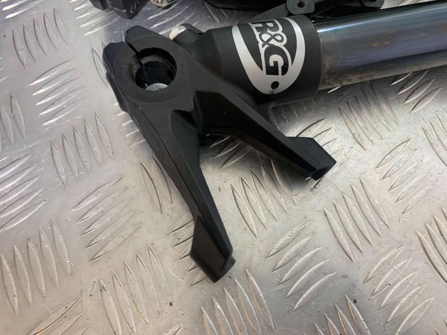 DUCATI DIAVEL 1200 FORKS  YEAR 2014-17 (CMB1054)