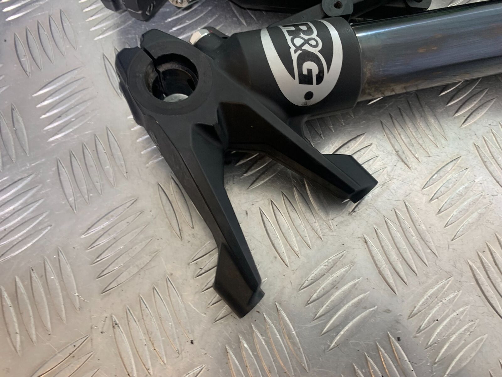 DUCATI DIAVEL 1200 FORKS  YEAR 2014-17 (CMB1054)