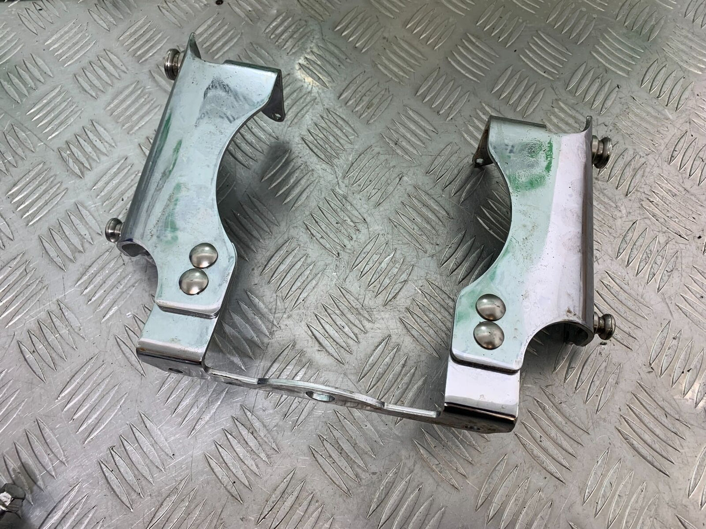 TRIUMPH THUNDERBIRD 1600 HEADLIGHT BRACKET    YEAR 2011 (CMB1107)
