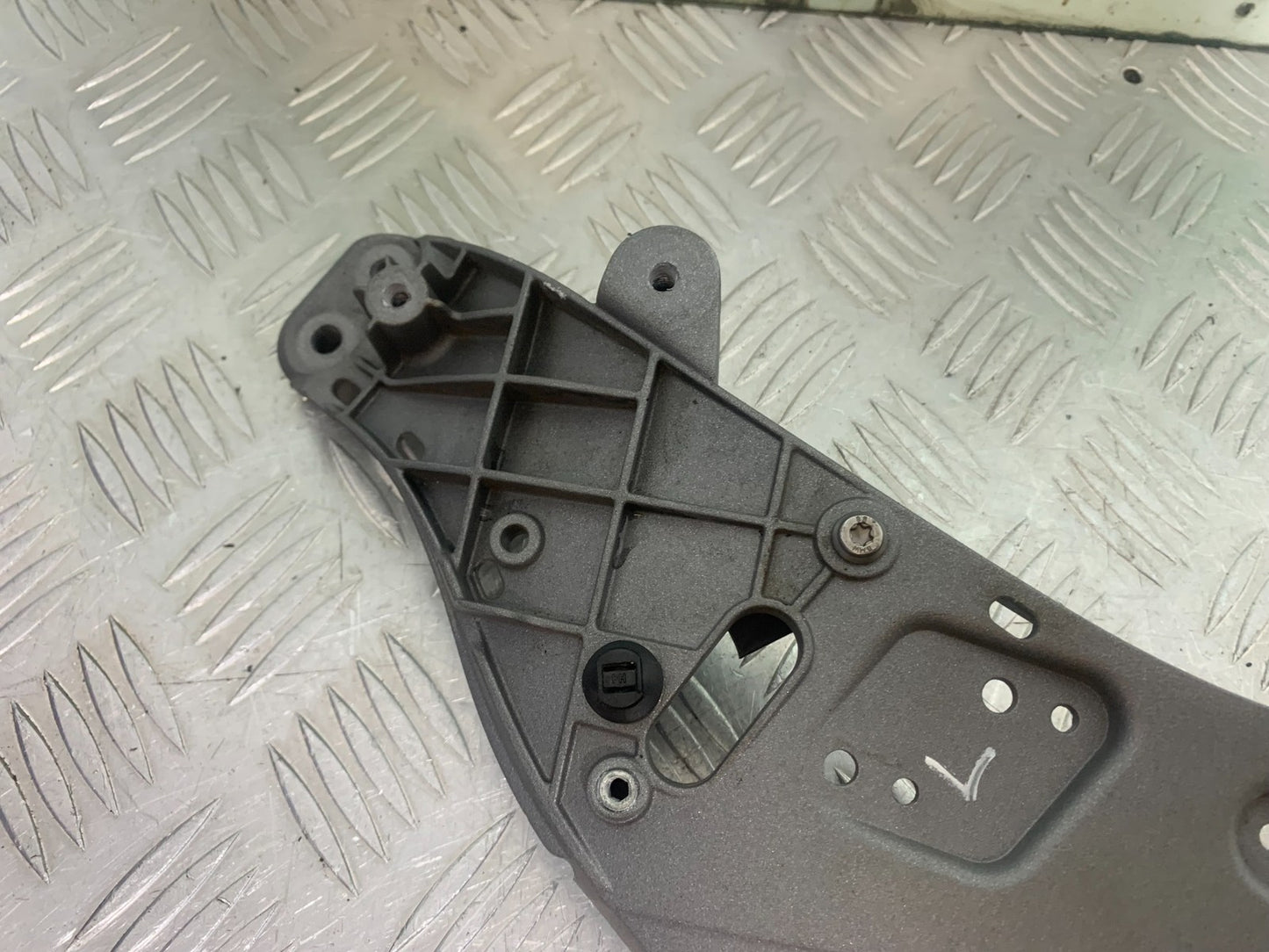 BMW R1200 R 1200 GS LEFT FAIRING BRACKET  YEAR 2013-2016 (CMB1257)